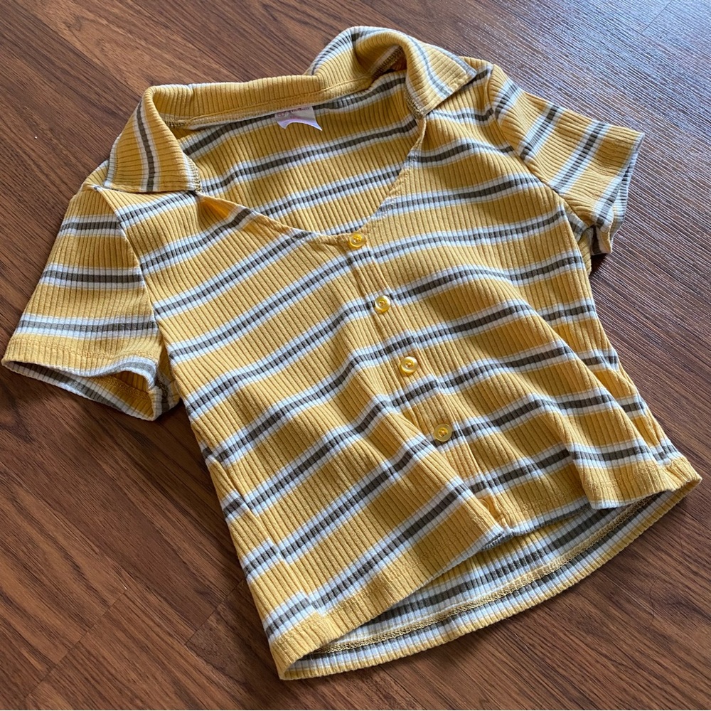 No Boundaries size junior’s small crop top